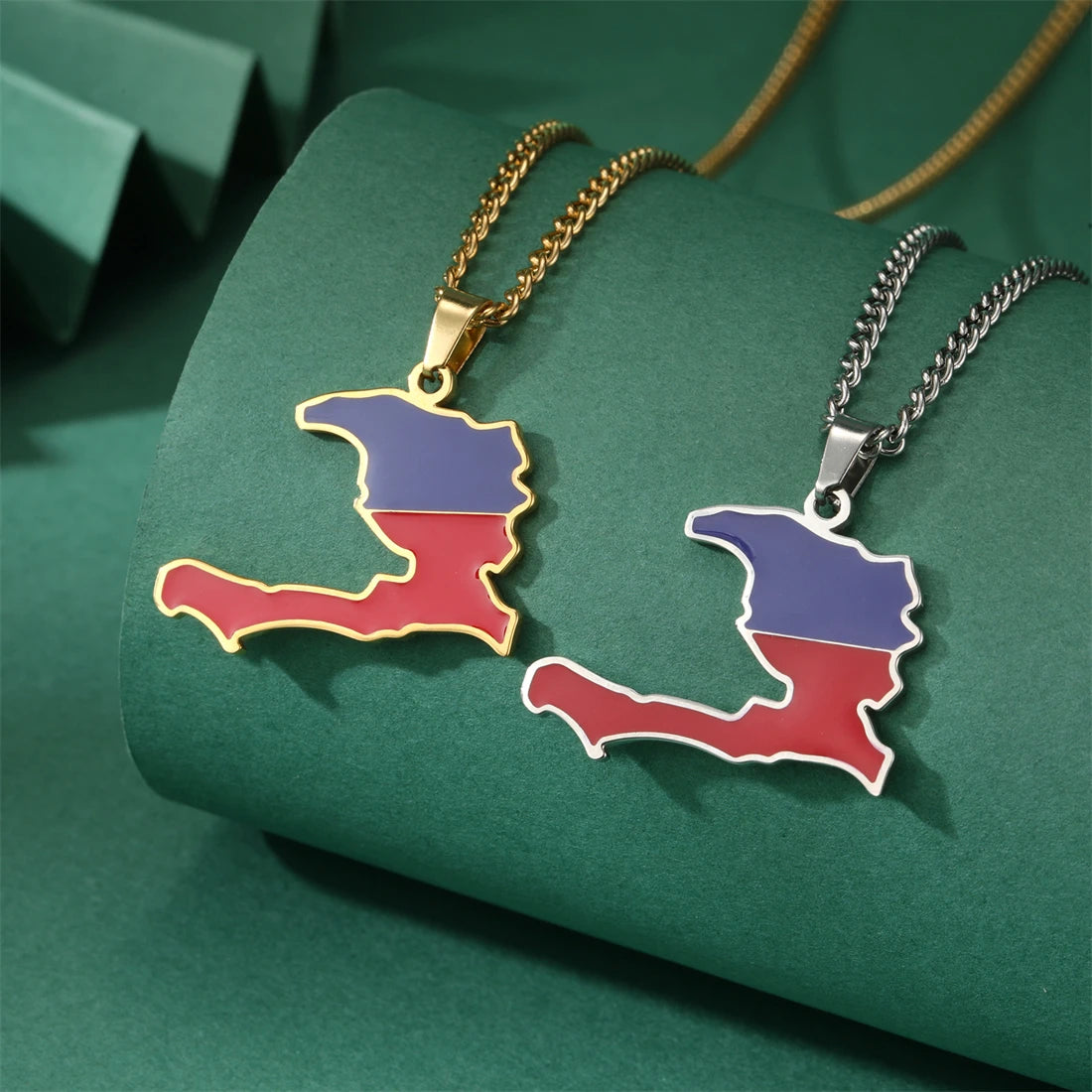 Collar con la bandera de Haití
